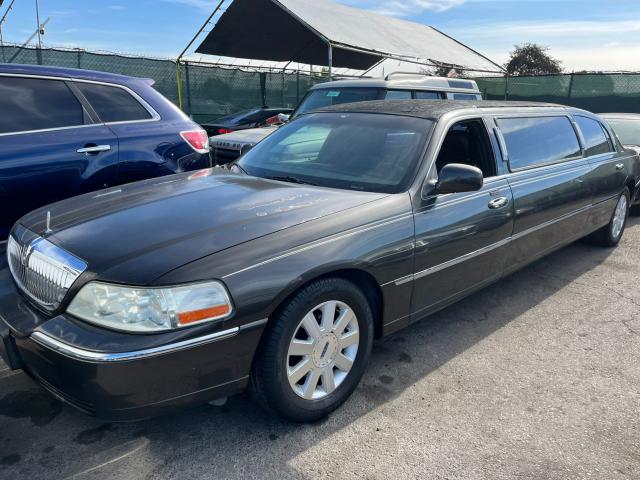 2004 LINCOLN TOWN CAR
